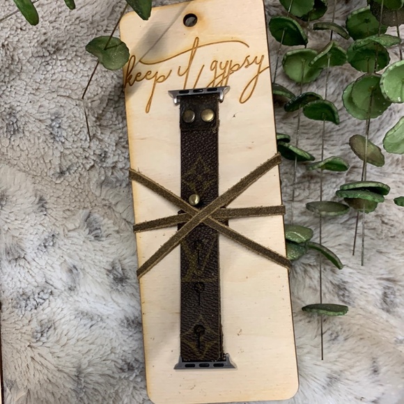 LV KEEP IT GYPSY APPLE WATCH Band Size‎ 38/40mm - NWT - Picture 1 of 3
